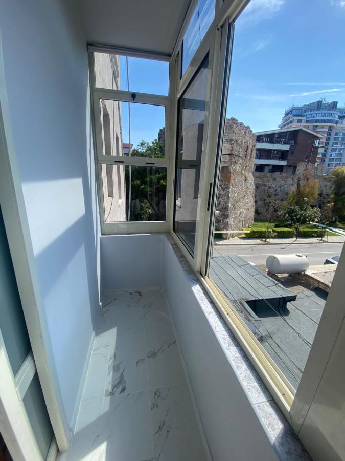 Vollga Promenade Lovely 2 Bedroom Apartment Durrës Kültér fotó