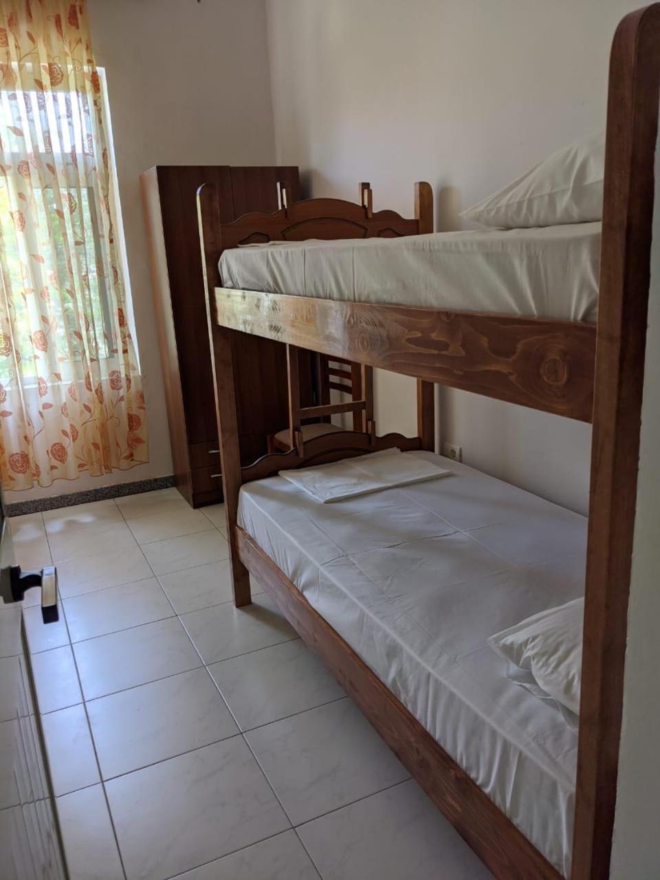 Vollga Promenade Lovely 2 Bedroom Apartment Durrës Kültér fotó